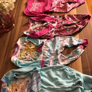 Bundle of girls pjs plus slippers